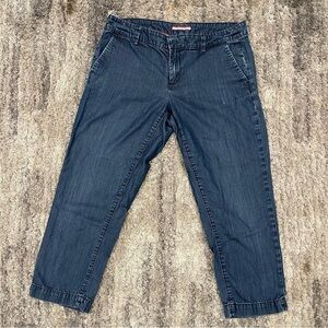Tommy Hilfiger Capri women size 6 in great condition